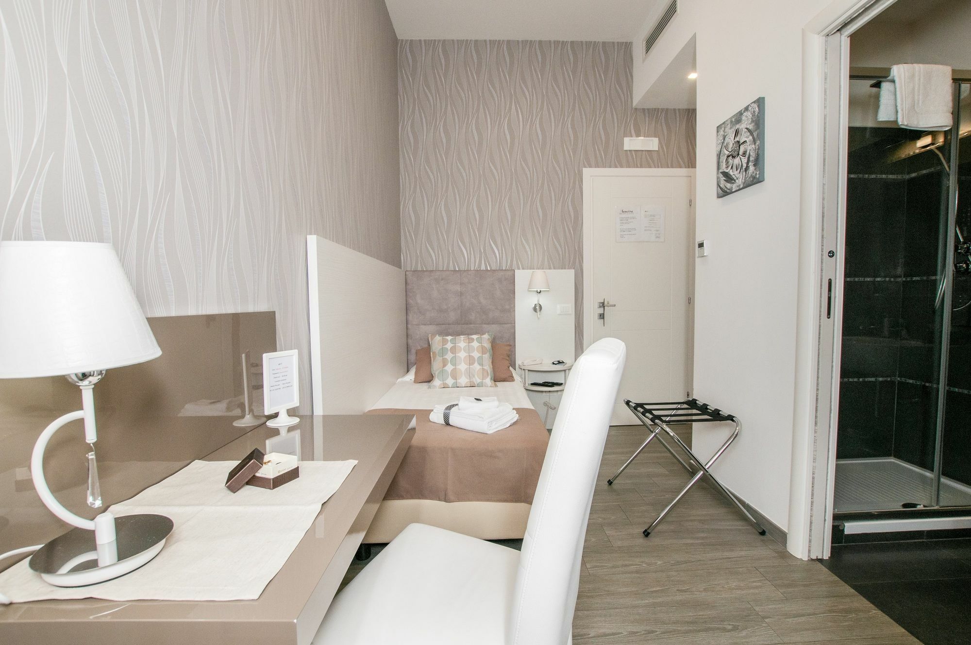 Elenoire & Guest house