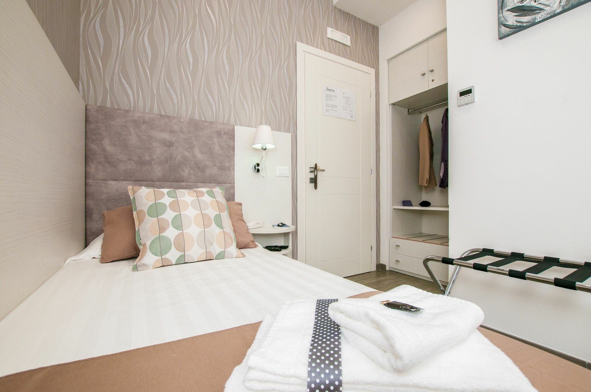 Elenoire & 3* Rome