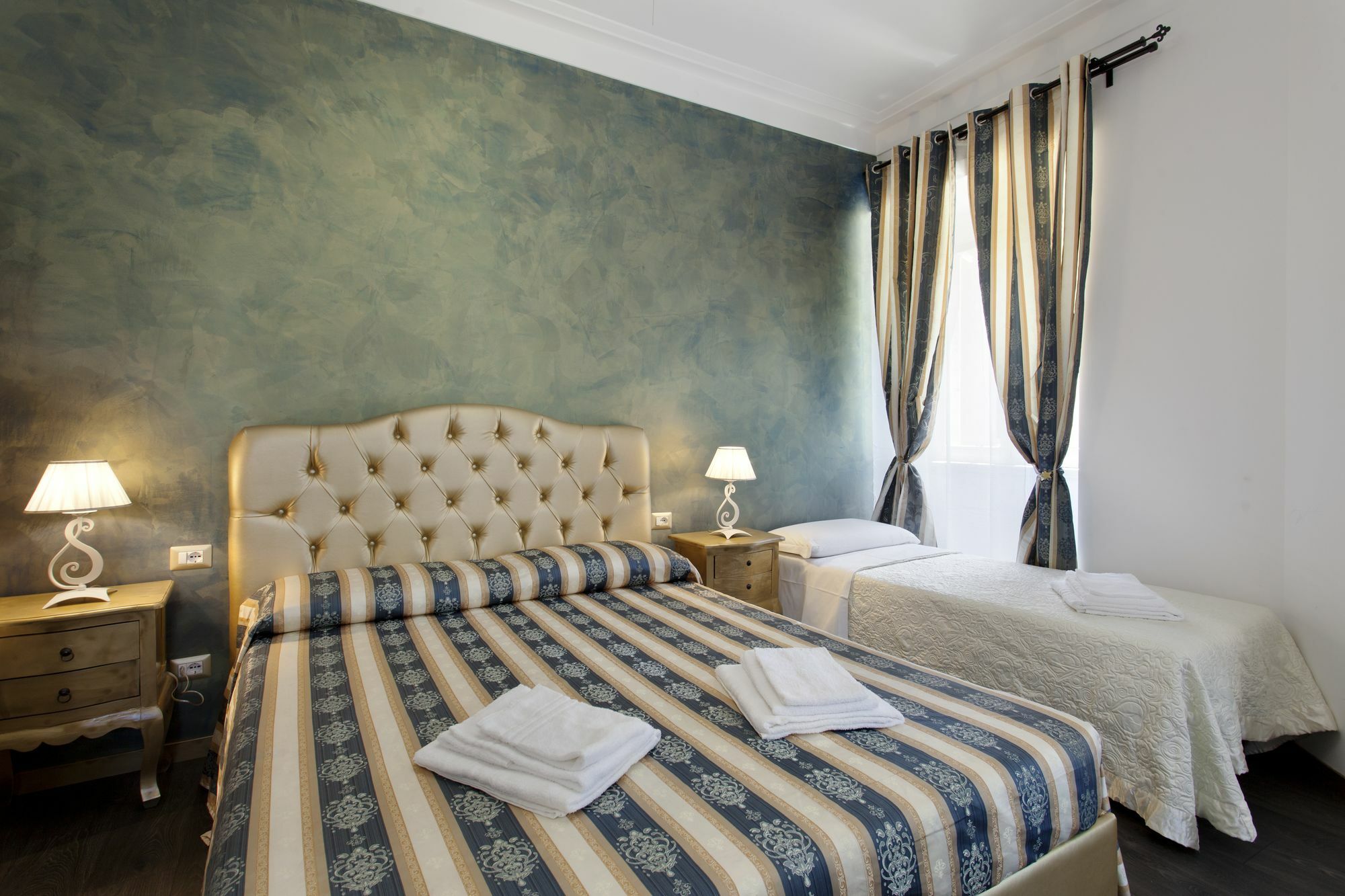 Guest house Secret Rhome 2*
