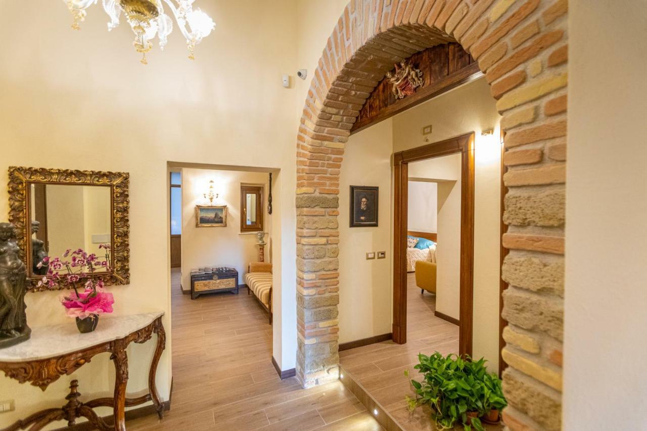Kings In Apartment Rome