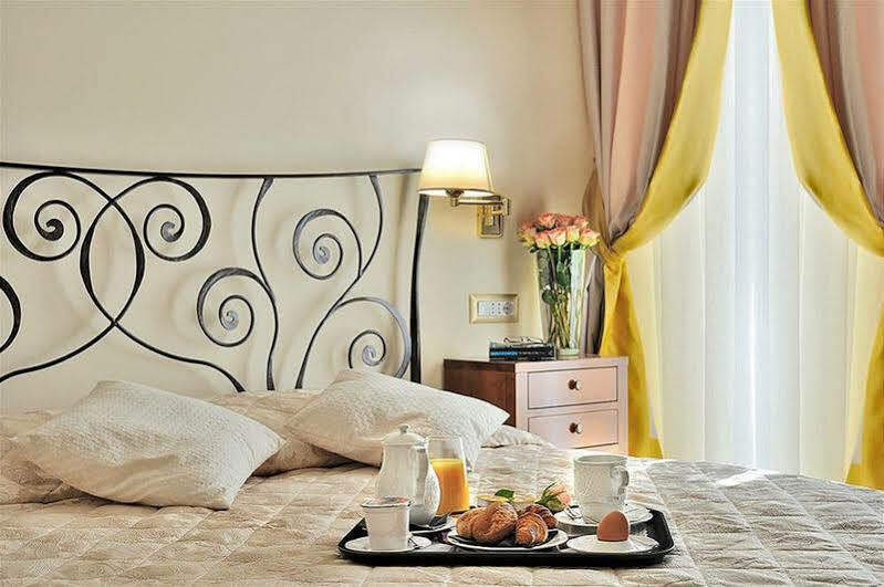 Le Clarisse Pantheon 3* Rome