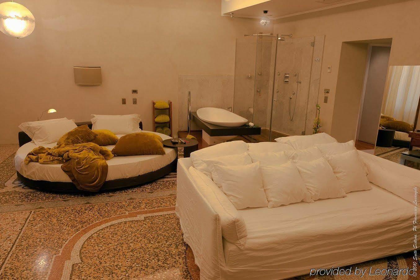 Suitesistina For Brave Lovers Bed & Breakfast 3*