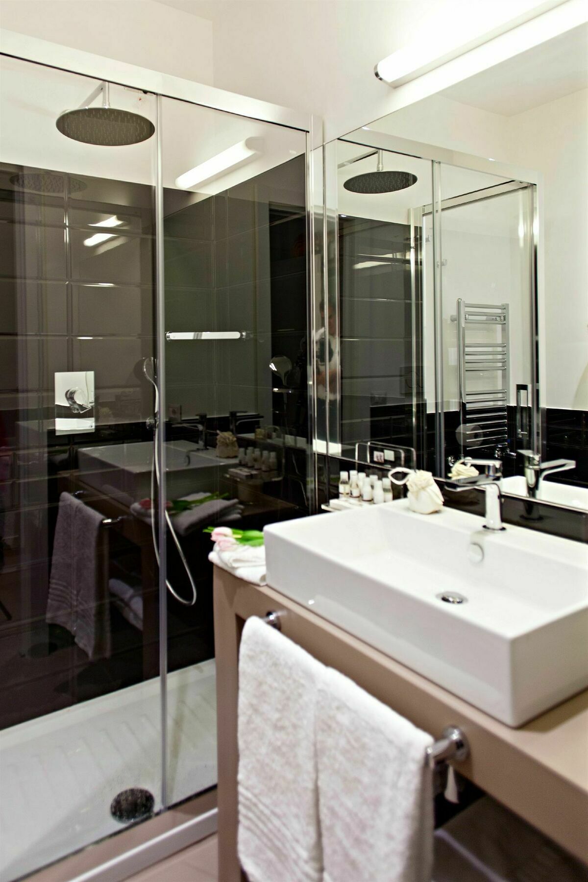 Lahouse By Premium Collection Guest house