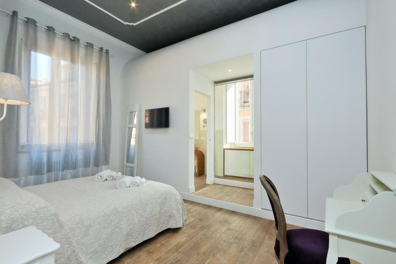 Luxury Sabina 50 Mt From Trevi Fountain Apartment Rome