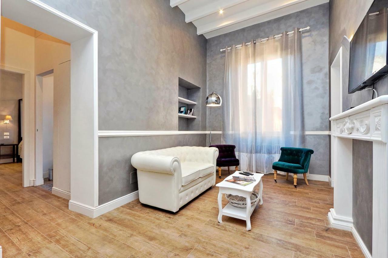Apartment Luxury Sabina 50 Mt From Trevi Fountain *