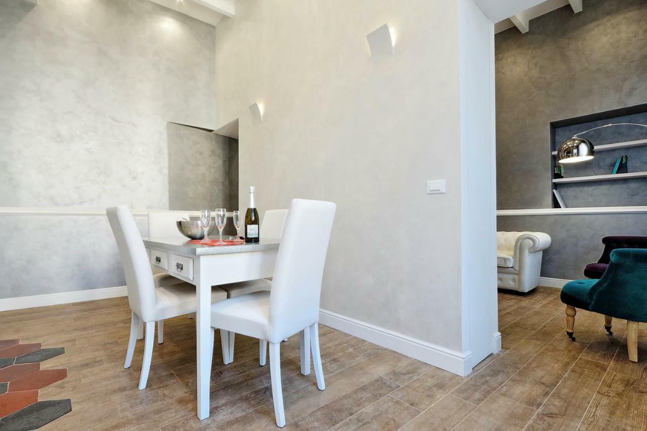 Apartment Luxury Sabina 50 Mt From Trevi Fountain Rome