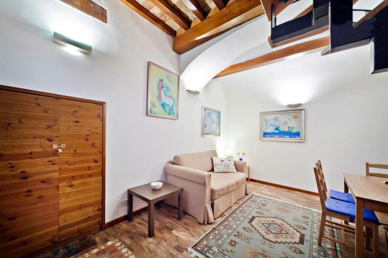 Caratteristico A Piazza Navona Apartment