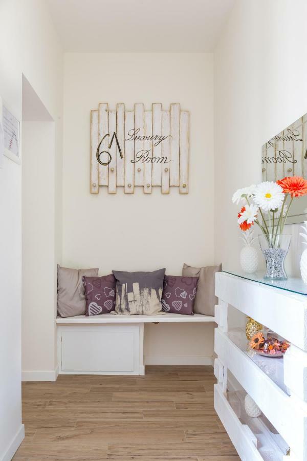 Sixty One Luxury Apartment *