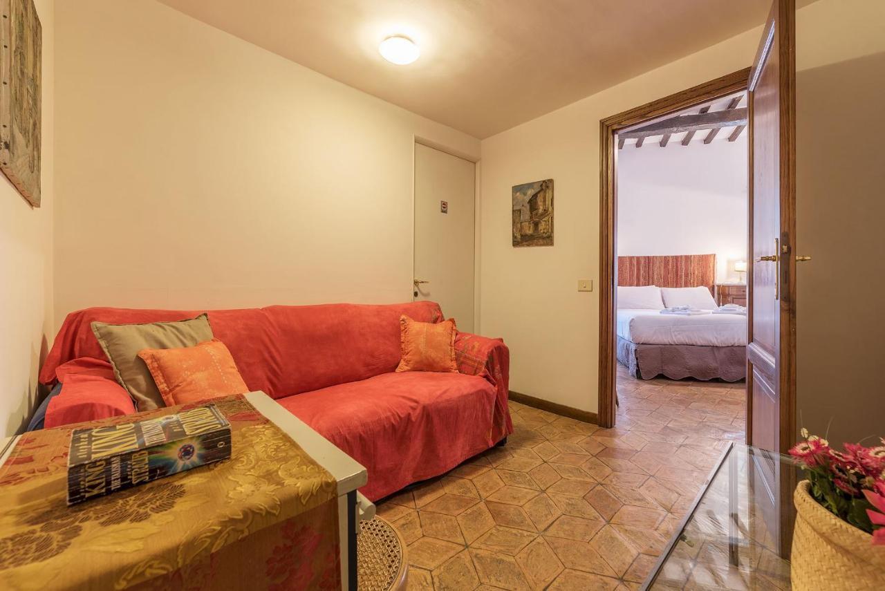 By The Charming Piazza Navona - Fromhometorome Apartment