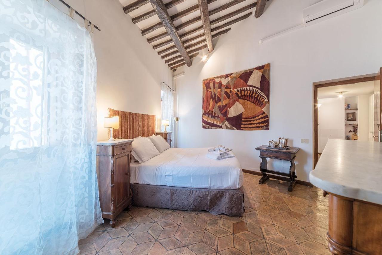 Apartment By The Charming Piazza Navona - Fromhometorome *