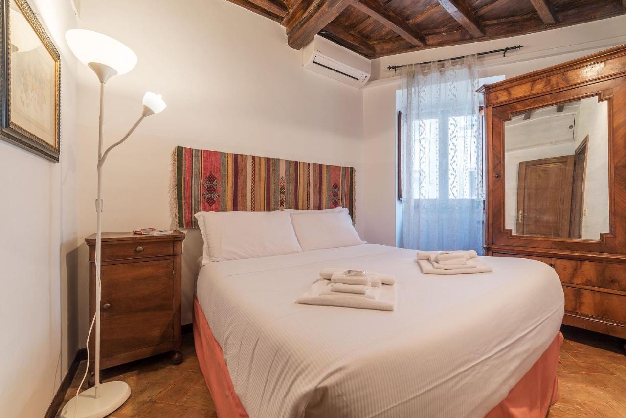By The Charming Piazza Navona - Fromhometorome Apartment *