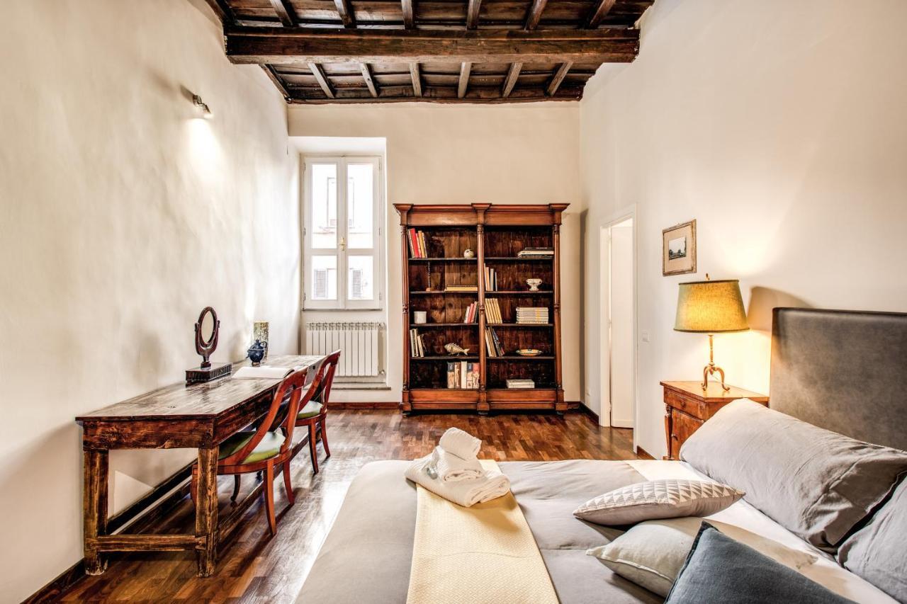 Borgo Pio Passetto Papale Roma