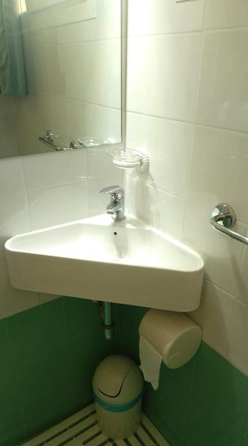 Bed & Breakfast Small Single *