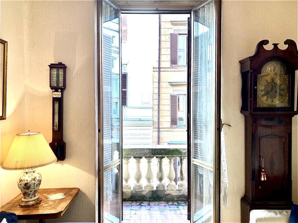 Apartment Traditional Style In The Center Rome