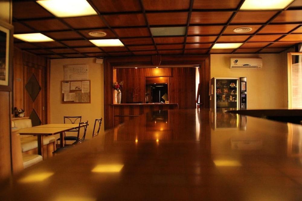 Laura Hotel 3*
