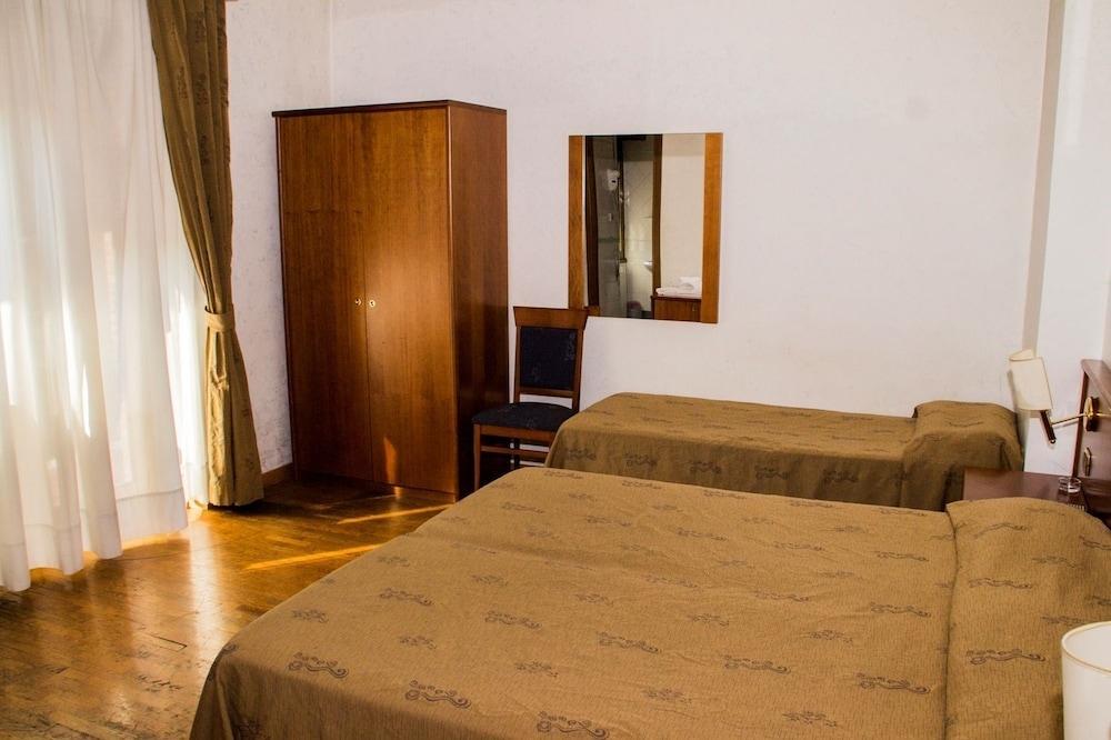 Laura Hotel 3*