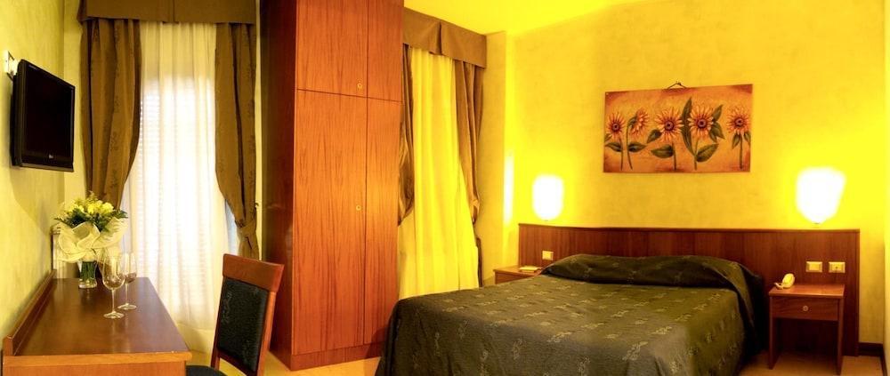 Laura Hotel