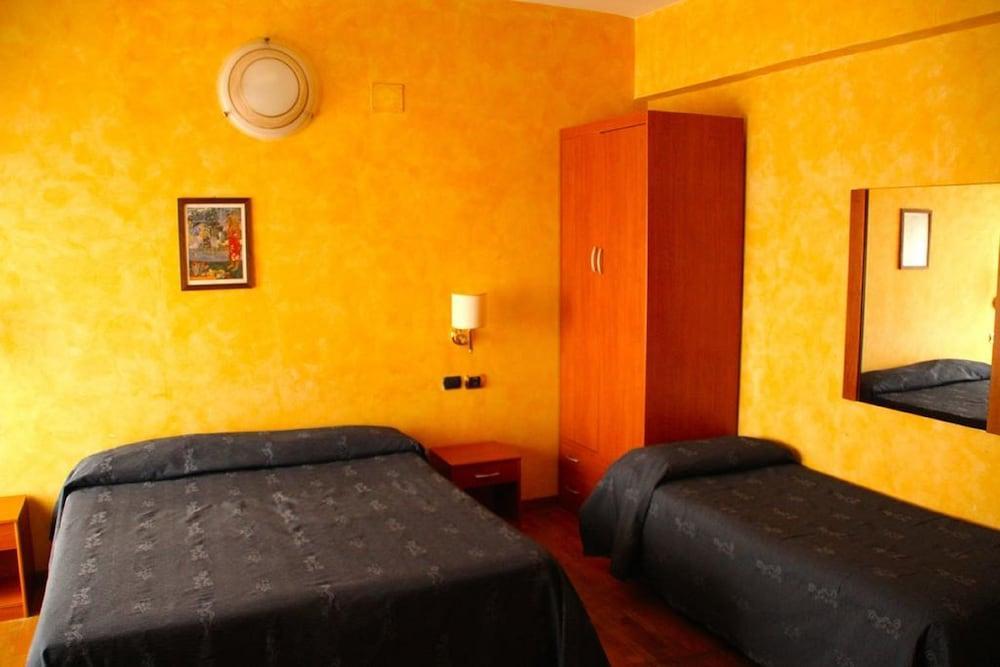 Laura Hotel