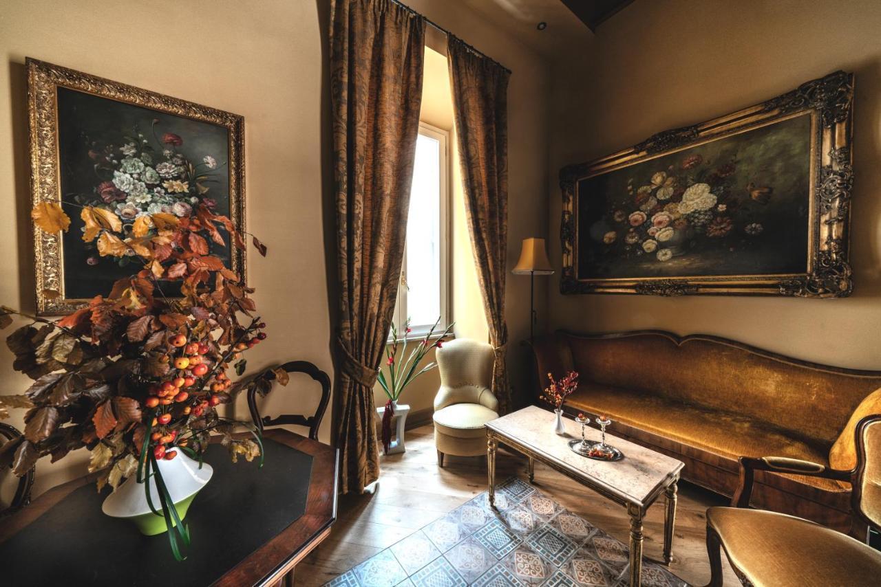Navona Grand