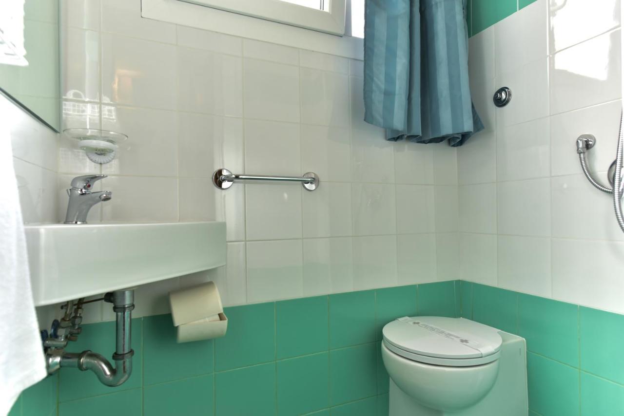 Bed & Breakfast Small Single