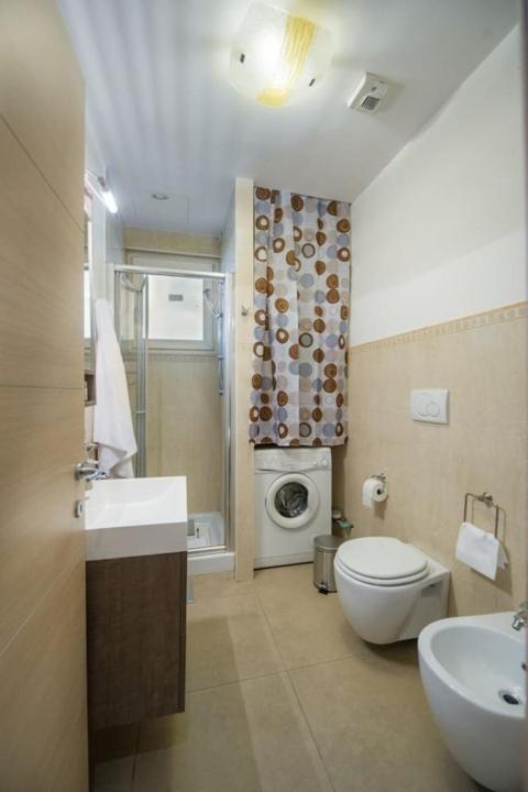 Iflat Sleek Apt In Testaccio Near Ostiense Train Station Apartment