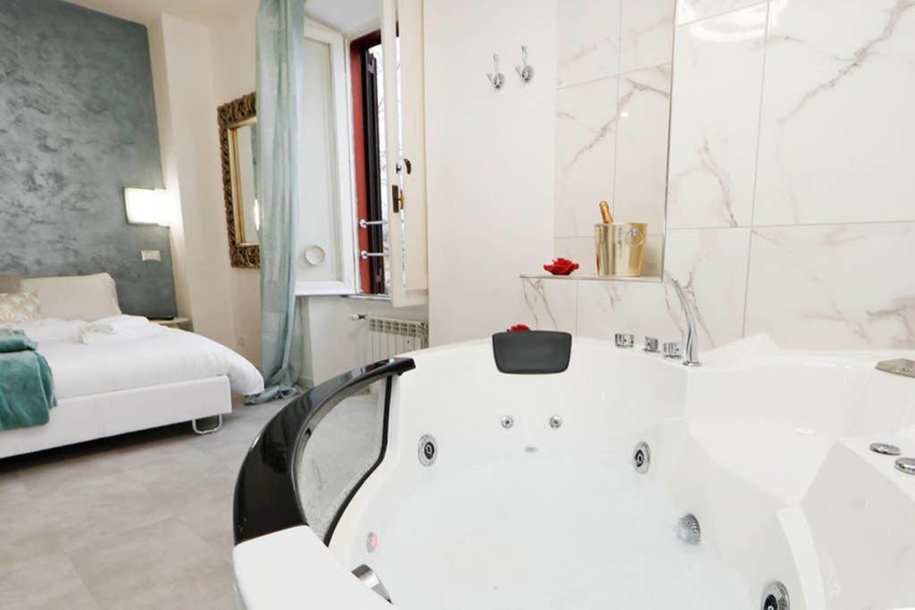 White Panoramic Jacuzzi Trastevere - Collection Appartamento Roma