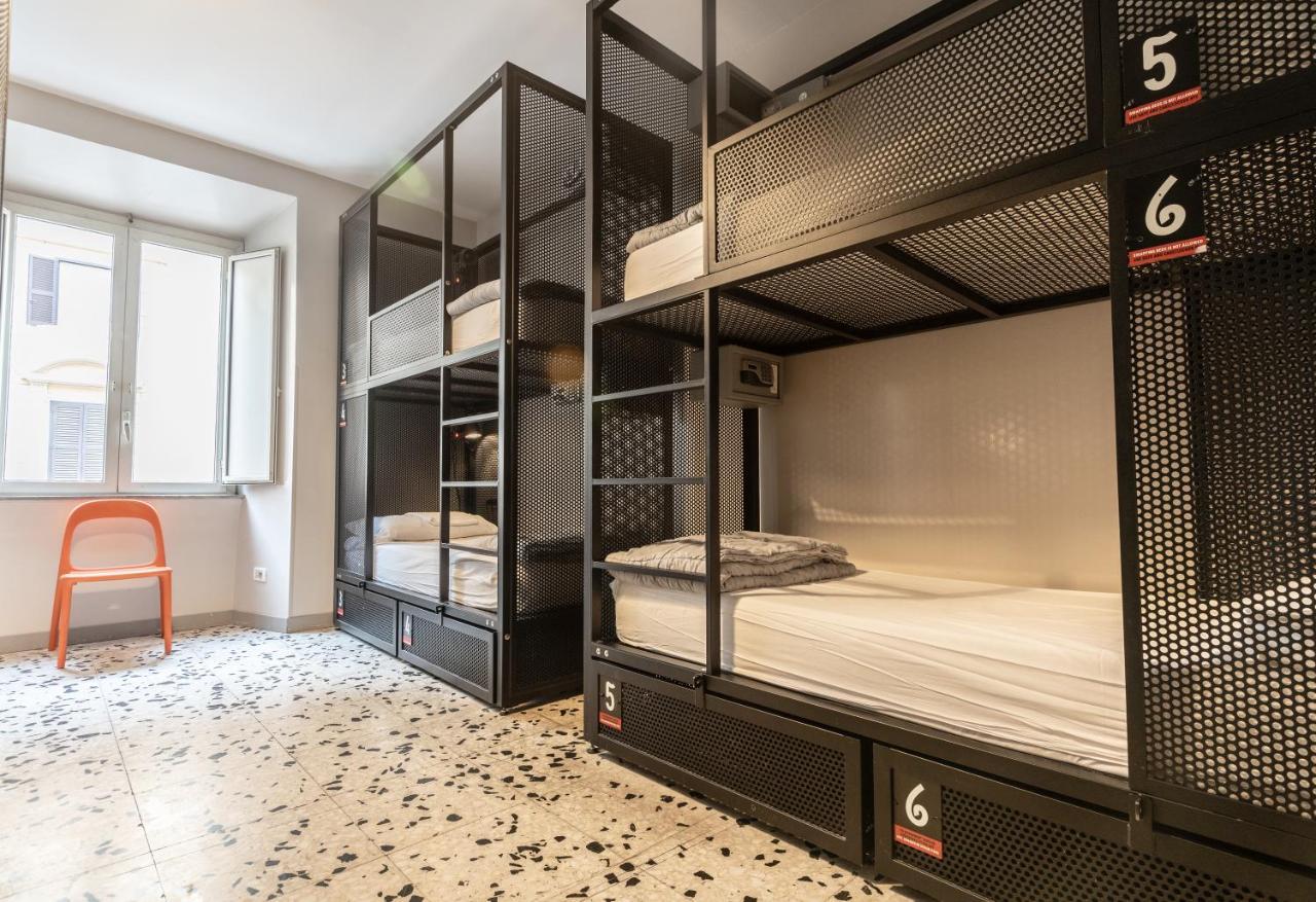 Yellowsquare Hostel *